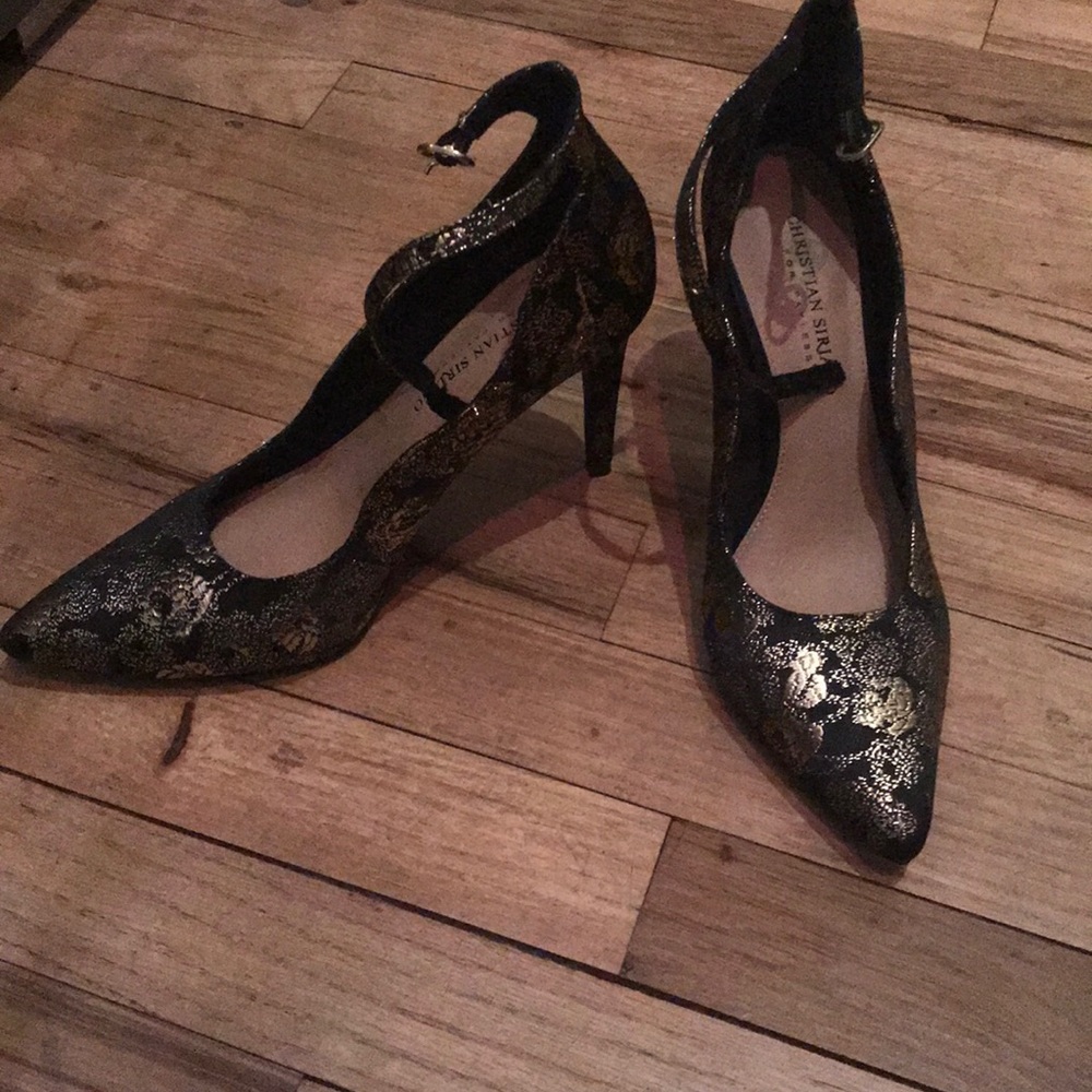 Shoes - Picture 2 of 5